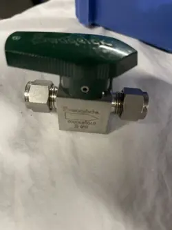 SWAGELOK SS-6P6T, QUARTER- TURN INSTRUMENT PLUG VALVE, 3/8