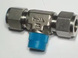 1 - SWAGELOK STAINLESS STEEL TEE , 1/2