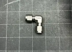 NEW SWAGELOK STAINLESS STEEL UNION ELBOW 1/4 TUBE OD PART NUMBER SS-400-9