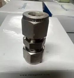 35-STAINLESS STEEL SWAGELOK TUBE FITTING, UNION, 1/2 IN. TUBE OD, SS-810-6