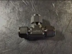 LOT OF 4, SS-1210-3 SWAGELOK TUBE FITTING, UNION TEE, 3/4 IN. TUBE OD