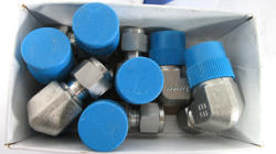 LOT OF 10 - SWAGELOK - SS-600-2-8 - 3/8