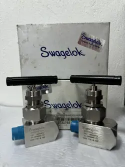 (1) SWAGELOK SS-6HNBM8-F8 / STAINLESS STEEL NEEDLE VALVE 10000 PSI 1/2IN NPT