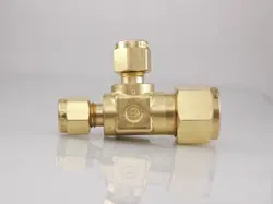 RARE SWAGELOK BRASS REDUCING FITTING UNION TEE 1/2 IN X 1/4 IN X 1/4 IN TUBE OD