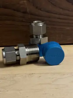 SWAGELOK STAINLESS STEEL CONNECTOR, 1/2