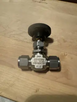 NEW SWAGELOK  SS-1VS6 3/8” SS VALVE