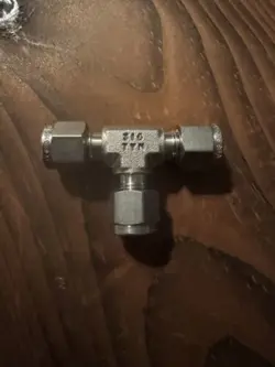 4-STAINLESS STEEL SWAGELOK TUBE FITTING, UNION TEE, 1/4 IN. TUBE OD, SS-400-3