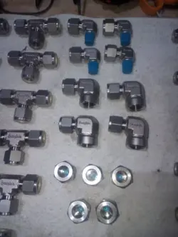 LOT OF 62 NEW SWAGELOKS FITTINGS