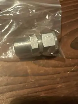 SWAGELOK SS-1210-R-12 TUBE FITTING REDUCER ADAPTER 3/4 IN. TUBE OD X 3/4 IN. NEW
