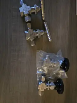 4 VALVE BUNDLE DEAL! SWAGELOK 2X-SS-1VS6 AND 2X HAMLET H300U SS-LV 3/8M. NEW!!!