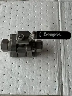 SWAGELOK 1” BALL VALVE SS-65TS16