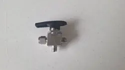 SWAGELOK BALL VALVE SS-43XS4 USED
