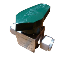 SWAGELOK SS-6P6T PLUG VALVE 3/8
