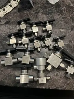 SWAGELOK VALVE LOT