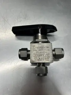 SWAGELOK SS-44XS6 STAINLESS STEEL 1-PIECE 40 SERIES 3-WAY BALL VALVE