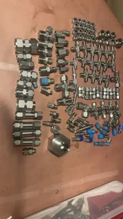 SWAGELOK  LARGE LOT OF VARIOUS FITTINGS STAINLESS