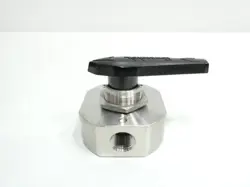 SWAGELOK SS-45YTF8-093 MANUAL STAINLESS THREADED 4-WAY BALL VALVE 1/2IN NPT
