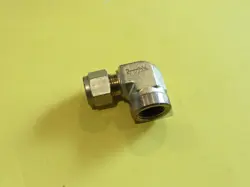 NEW SWAGELOK B-810-8-6 1/2