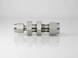 SWAGELOK TUBE FITTING BULKHEAD REDUCING UNION 1/4