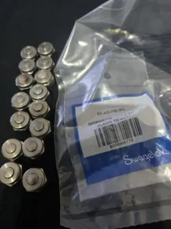 LOT OF 16 SWAGELOK SS-400-PBLBQ 316 SS PLUG FOR 1/4 IN. TUBE FITTINGS FNSP