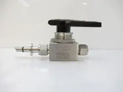 QUARTER-TURN PLUG