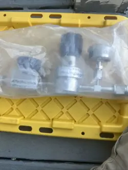 APTECH PRESSURE REGULATOR AK92158 WITH SWAGELOK FITTINGS HIGH PURITY