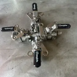 LOCKING HANDLE FOR