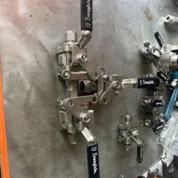 NEW SWAGELOK SS-63TS8-JL  1/2” STAINLESS BALL VALVE LOCKING LEVERS 3 AVAIL VAL $