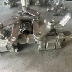 BALL VALVE LOCKING