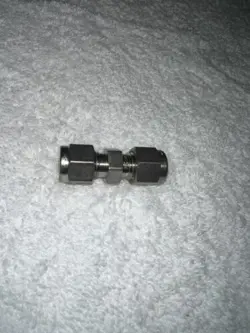 SWAGELOK TUBE FITTING, UNION, 1/4 IN. TUBE OD (SS-400-6)