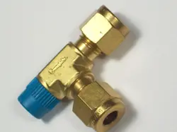 1 - SWAGELOK BRASS RUN TEE, 1/4