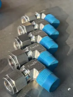 SWAGELOK SS-600-2-6 MALE ELBOW FITTINGS 3/8” TUBE X 3/8”MNPT 5 AVAILABLE