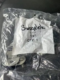 SWAGELOK CUSHIONED TUBE CLAMP 316 STAINLESS - 1/4 IN. - SEVERAL AVAILABLE