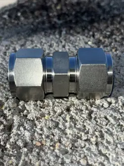 🚨🚨NEW SWAGELOK SS-1010-6 STAINLESS STEEL TUBE FITTING UNION 5/8” TO 5/8
