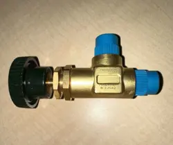 SWAGELOK B-2JNA2 BRASS SCREWED-BONNET ANGLE-PATTERN NEEDLE VALVE, 1/8