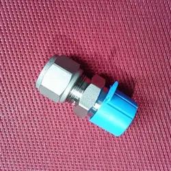 SSP GRIP® 1/2 TUBE OD X 1/2 NPT MALE PIPE STRAIGHT CONNECTOR 316 STAINLESS STEEL