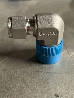 ✌️NEW SWAGELOK SS-600-2-8 STAINLESS MALE ELBOW 3/8