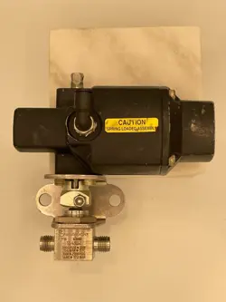 WHITEY CO. MODEL 131 90 DEGREE SPRING RETURN ACTUATOR WITH ¼” SWAGELOK SS-43GS4