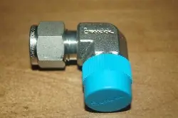 SWAGELOK MALE CONNECTOR ELBOW 3/8 IN. TUBE OD X 3/8 IN. MALE NPT (SS-600-2-6)