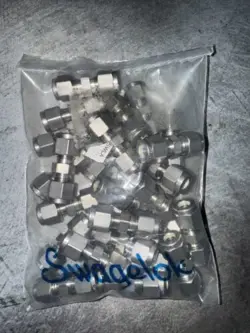 LOT OF 30 SWAGELOK TUBE FITTING, UNION, 1/4 IN. TUBE OD SS-400-6