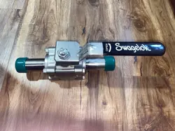 SWAGELOK STAINLESS STEEL 3-PIECE 60 SERIES BALL VALVE, 1 1/2 IN - SS-67TW24T65-3