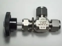 1- SWAGELOK INTEGRAL BONNET ANGLE-PATTERN NEEDLE VALVE, 1/2