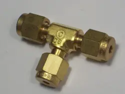 1 - SWAGELOK BRASS TEE UNION FITTING, 1/8