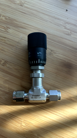 SWAGELOK SS-SS2-VH STAINLESS STEEL LOW FLOW METERING VALVE