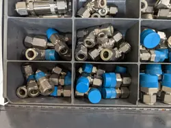 CASE OF SWAGELOK FITTINGS - MOSTLY 1/2