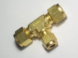 1 - SWAGELOK BRASS REDUCING TEE, 3/8