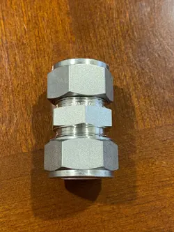 SWAGELOK SS-18M0-6-12 STAINLESS STEEL SWAGELOK TUBE FITTING FNSP - 1 LOT OF 10