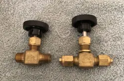 SWAGELOK B-1KS4 1/4 INCH BRASS INTEGRAL BONNET NEEDLE VALVE