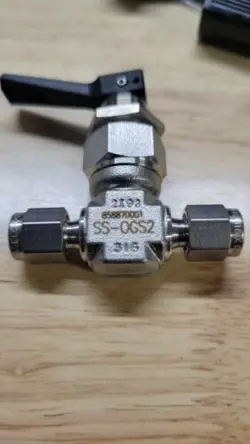 WHITEY SWAGELOK SS-OGS2 STAINLESS STEEL INTEGRAL BONNET NEEDLE VALVE 1/8