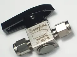1- SWAGELOK STAINLESS STEEL INSTRUMENT PLUG VALVE, 1/8